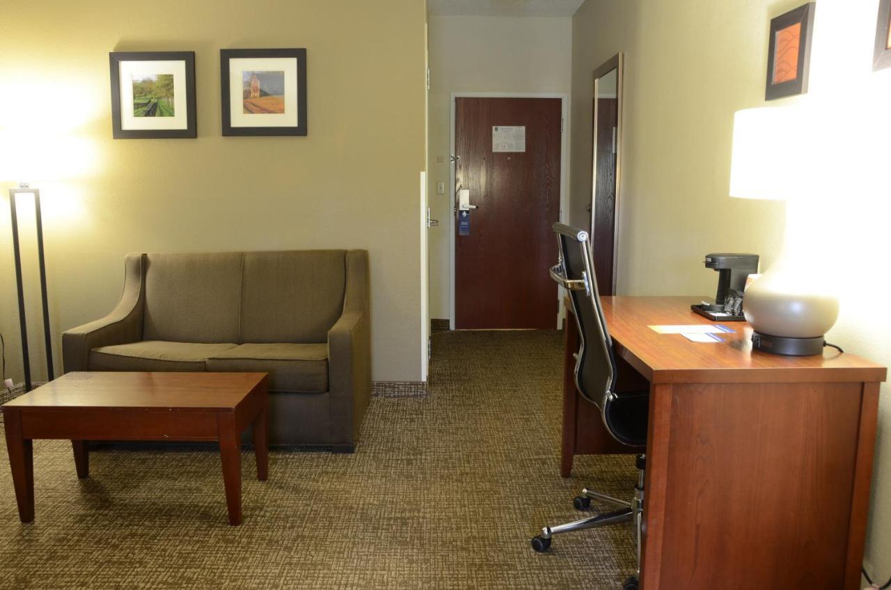 Comfort Inn & Suites Кейв Сити Екстериор снимка