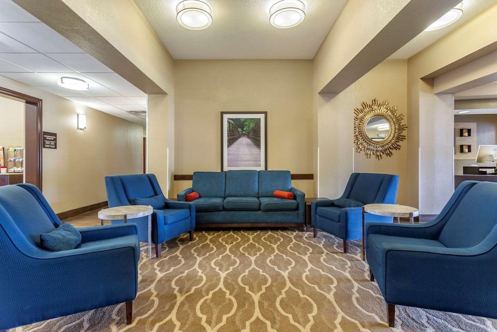 Comfort Inn & Suites Кейв Сити Екстериор снимка