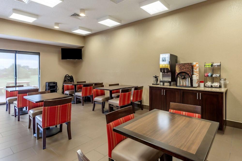 Comfort Inn & Suites Кейв Сити Екстериор снимка