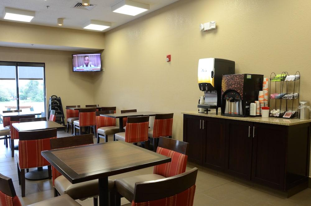 Comfort Inn & Suites Кейв Сити Екстериор снимка