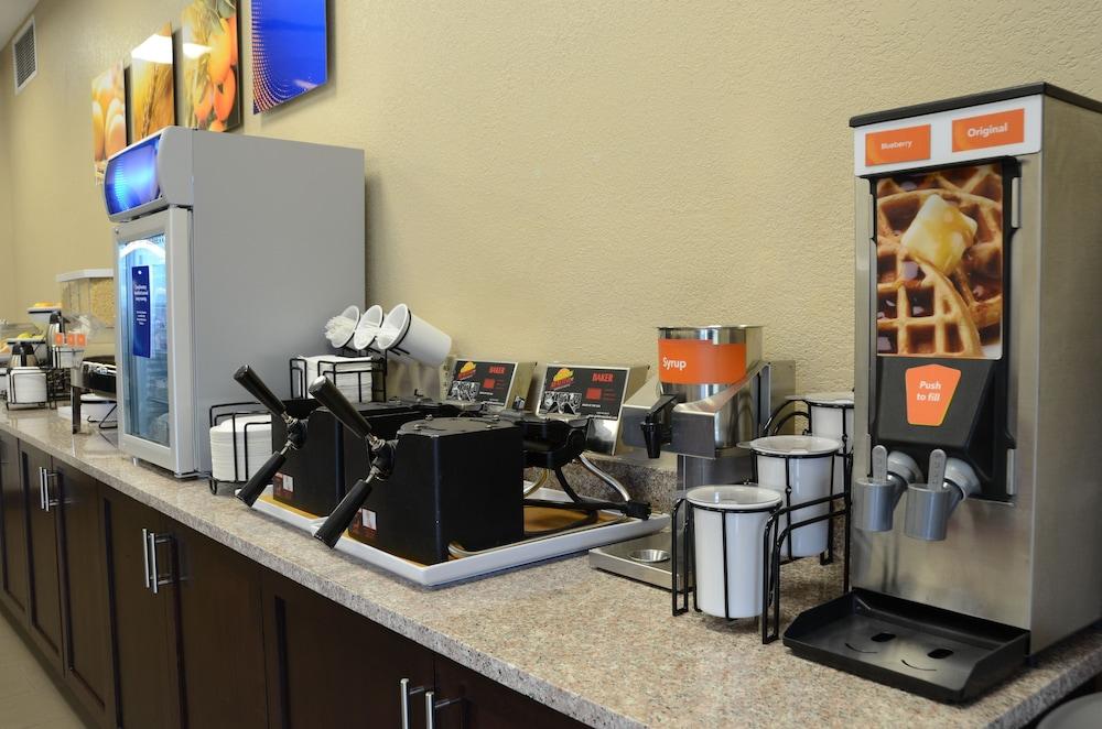 Comfort Inn & Suites Кейв Сити Екстериор снимка