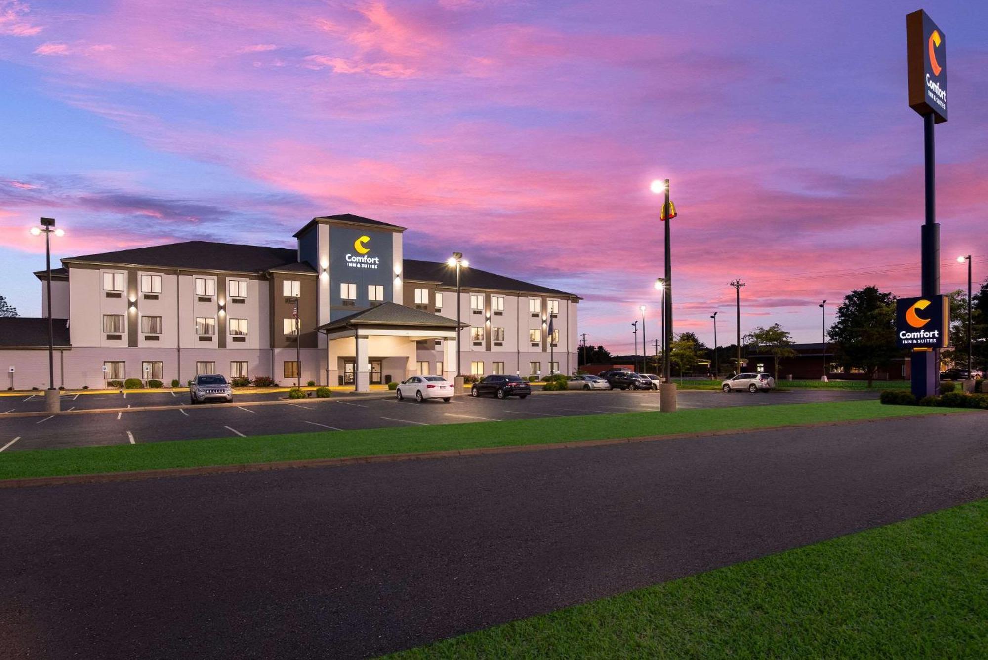 Comfort Inn & Suites Кейв Сити Екстериор снимка
