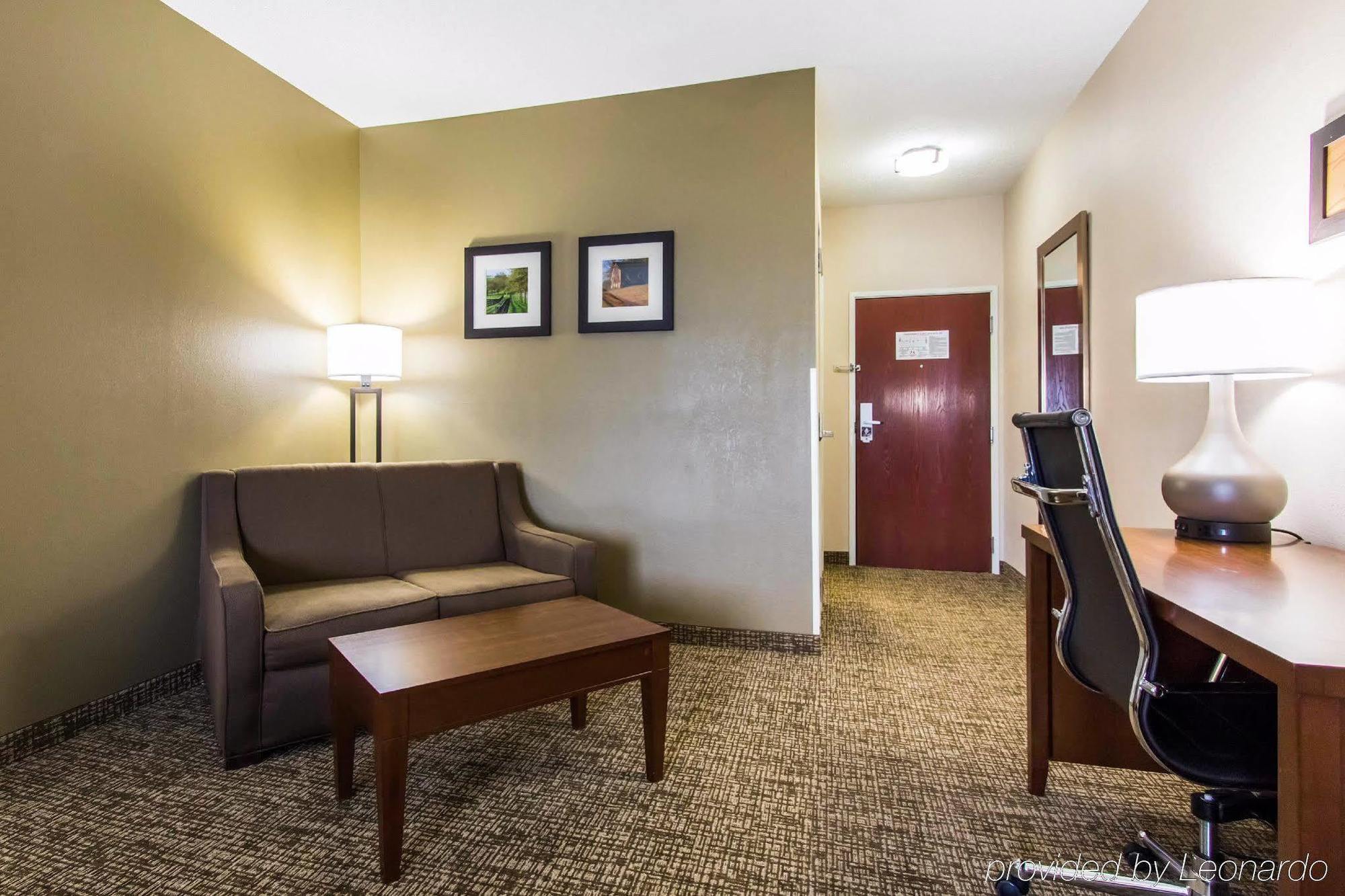 Comfort Inn & Suites Кейв Сити Екстериор снимка